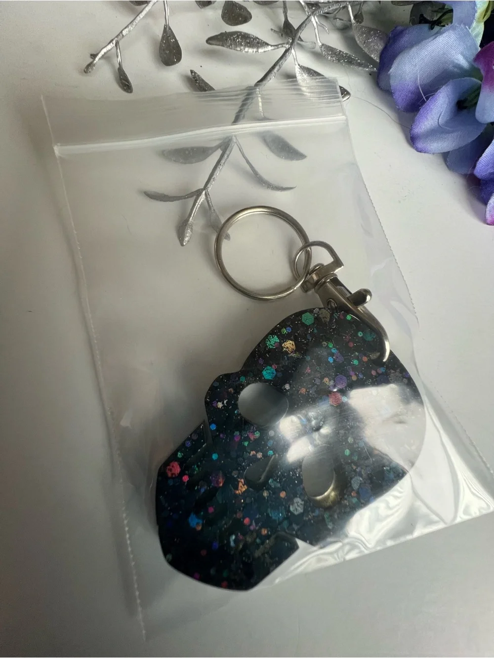 Black and Iridescent Glitter Skull Keychain Resin / goth Halloween